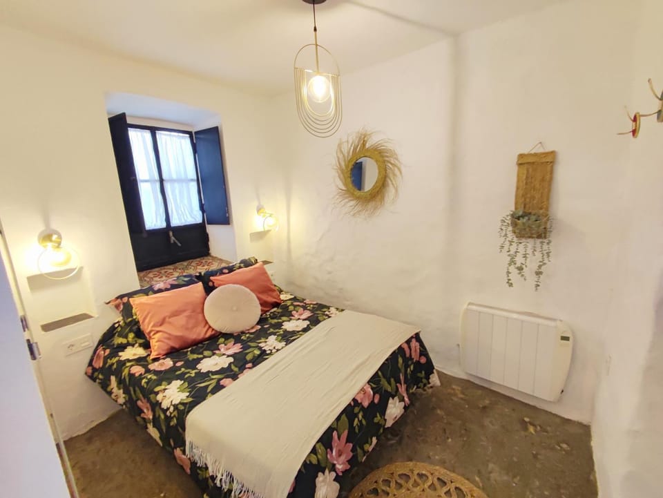 Bed, Photo of the whole room, Bedroom, internet