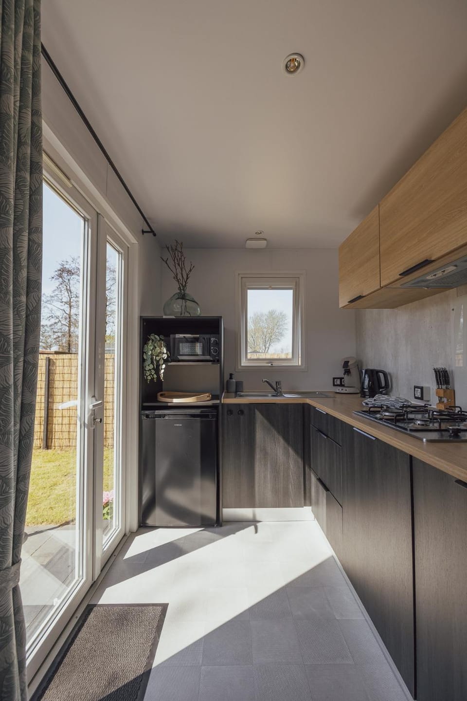 Coffee/tea facilities, Kitchen or kitchenette, dishwasher, oven, stove, toaster