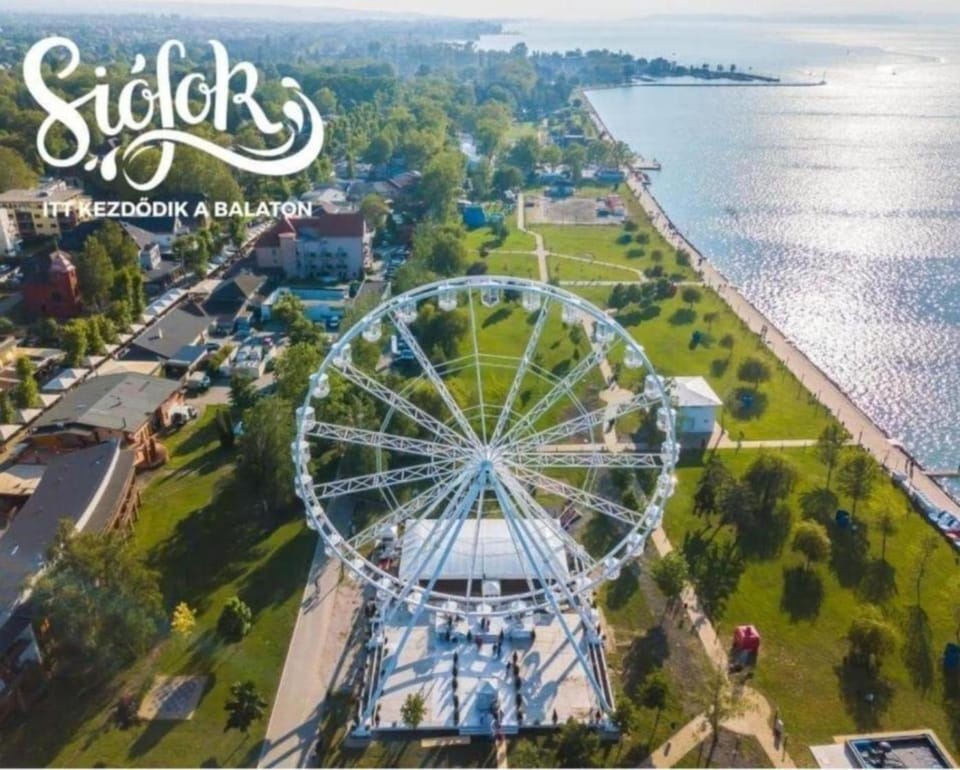 Nearby landmark, Day, Neighbourhood, Natural landscape, Bird's eye view, Beach