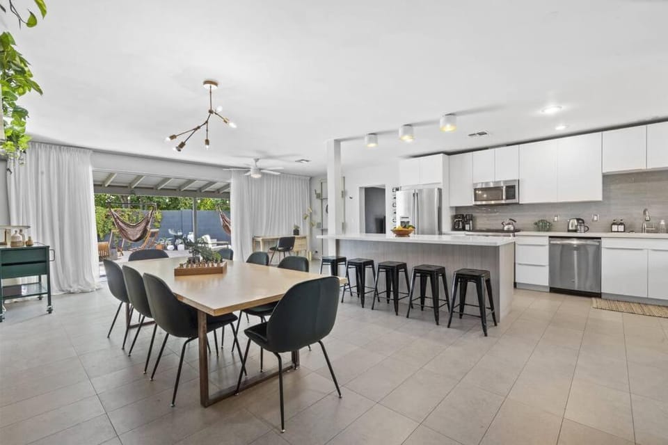 Mid-Century Stunner // Large Yard and Patio for Indoor/Outdoor Living House in Phoenix