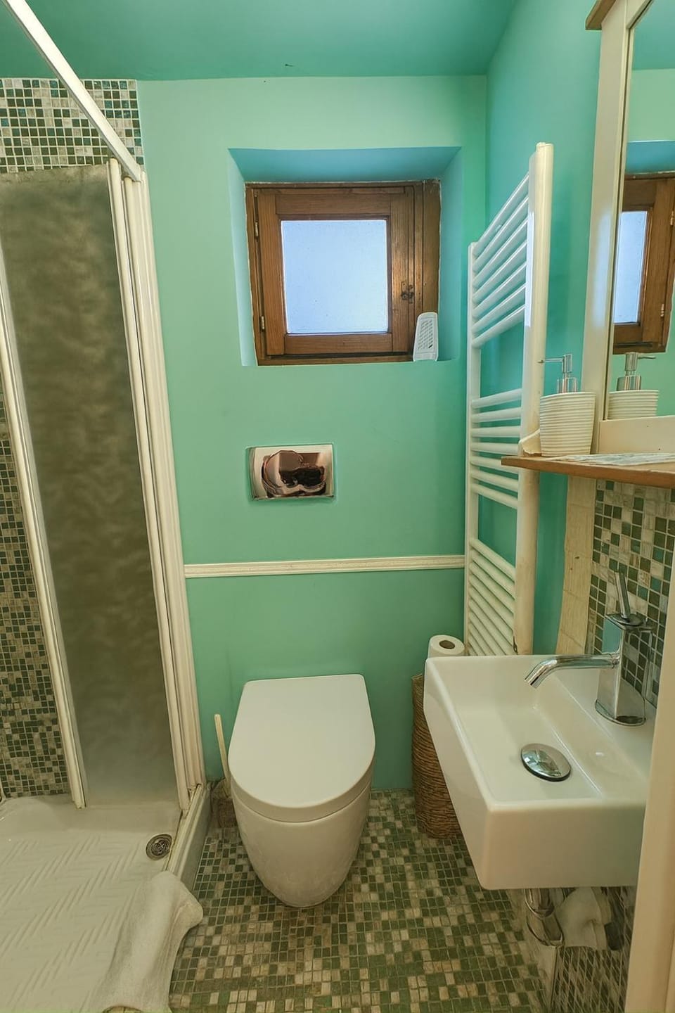 Shower, Toilet, Bathroom, towels