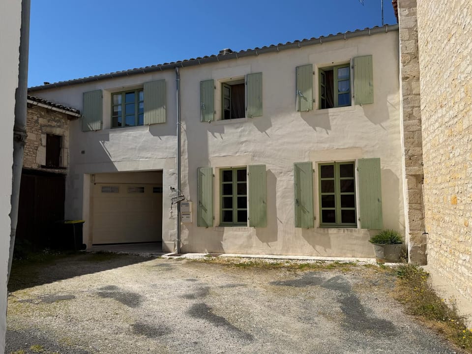 Suite de charme dans une maison charentaise Bed and Breakfast in Nouvelle-Aquitaine