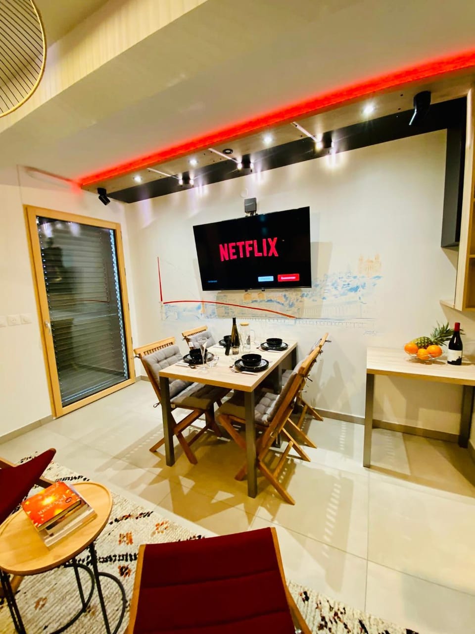 TV and multimedia, Living room, Seating area, Dining area