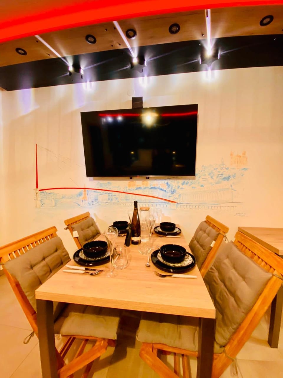 TV and multimedia, Seating area, Dining area