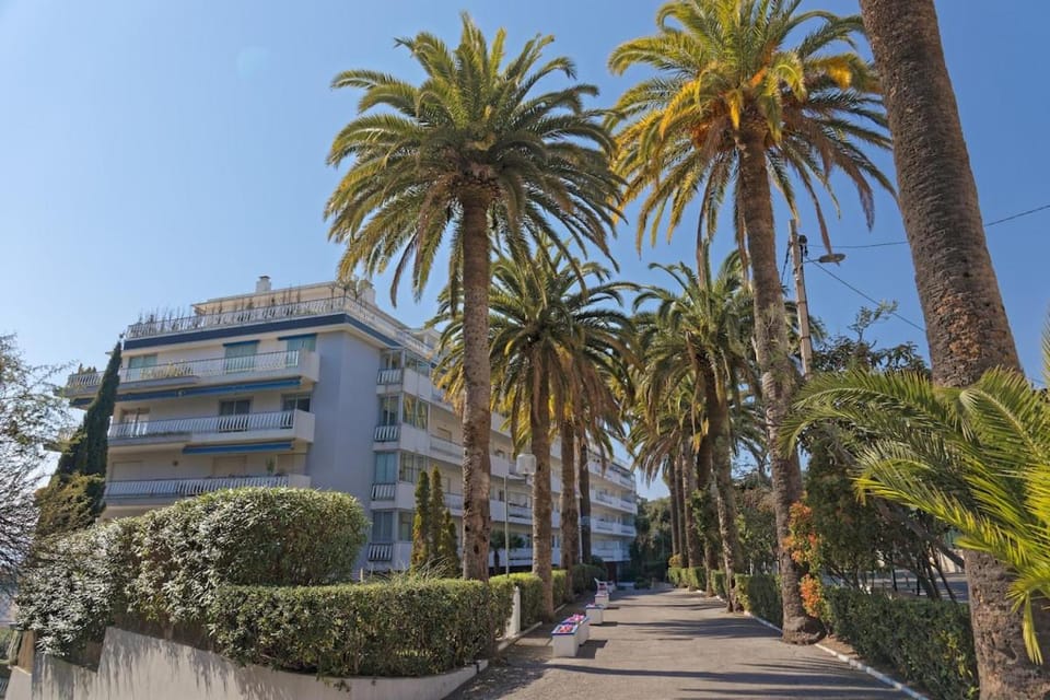 Cannes Magnifique Vue Mer, 2 Chambres, Grande Terrasse et Parking Apartment in Cannes