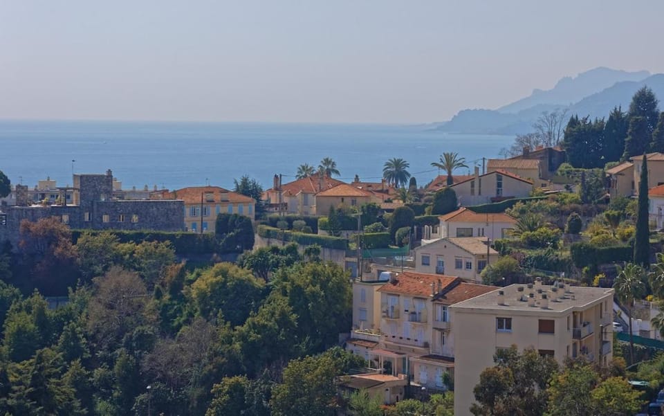 Cannes Magnifique Vue Mer, 2 Chambres, Grande Terrasse et Parking Apartment in Cannes