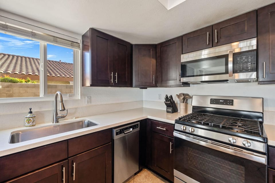 Kitchen or kitchenette, dishwasher, minibar, oven, pet friendly, stove, toaster