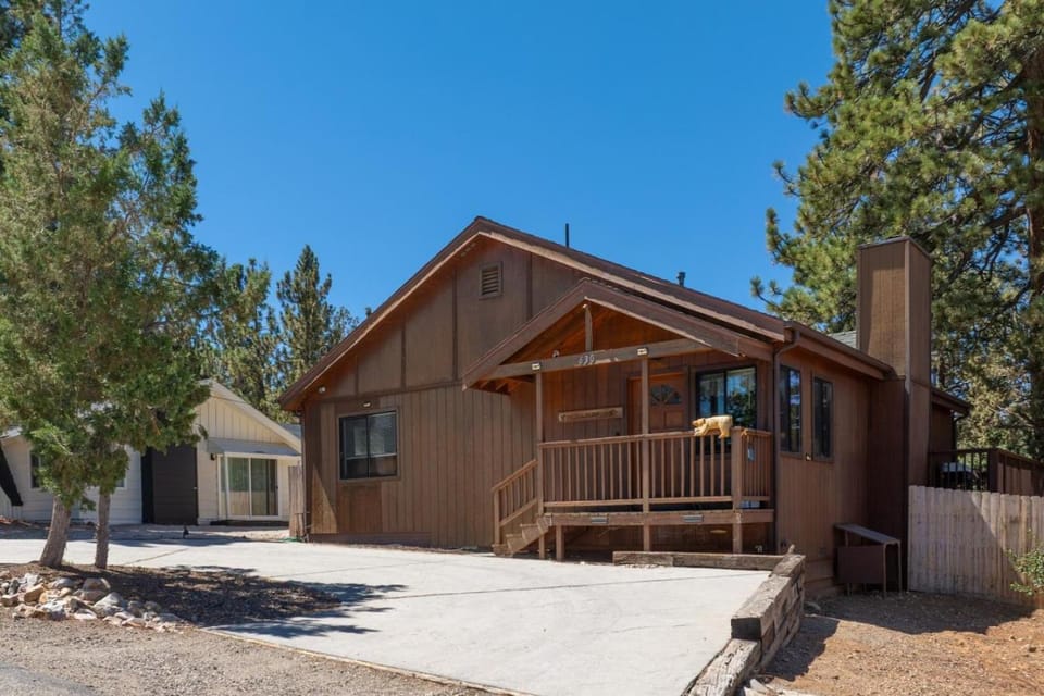Villa Grove | 3 Mi to Bear Mtn, Hot Tub & Games House in Big Bear