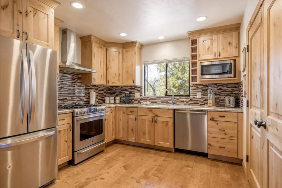 Villa Grove | 3 Mi to Bear Mtn, Hot Tub & Games House in Big Bear