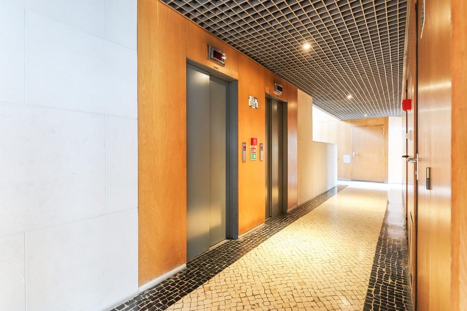 Vita Portucale ! Modern Apartment with Garage Apartment in Lisbon