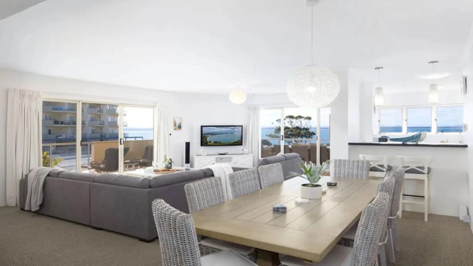 TV and multimedia, Living room, Dining area
