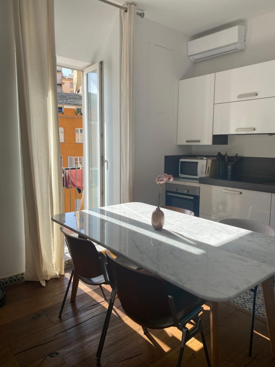 Appartement hypercentre Bastia vue mer et petite terrasse Apartment in Bastia