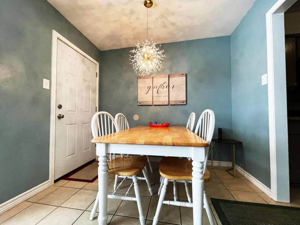 Full Kitchen, Beautiful & Brilliant Apt B Apartment in College Station