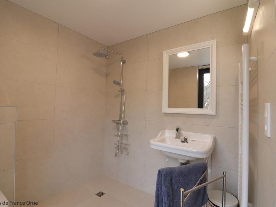 Maison exceptionnelle avec piscine intérieure et sauna à L'Aigle - FR-1-497-140 Apartment in Normandy