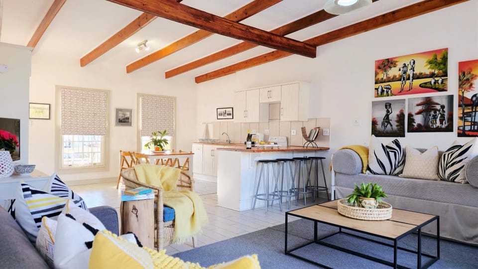 Seating area, kitchen
