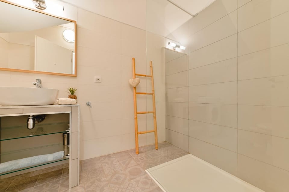 Shower, Bathroom, towels