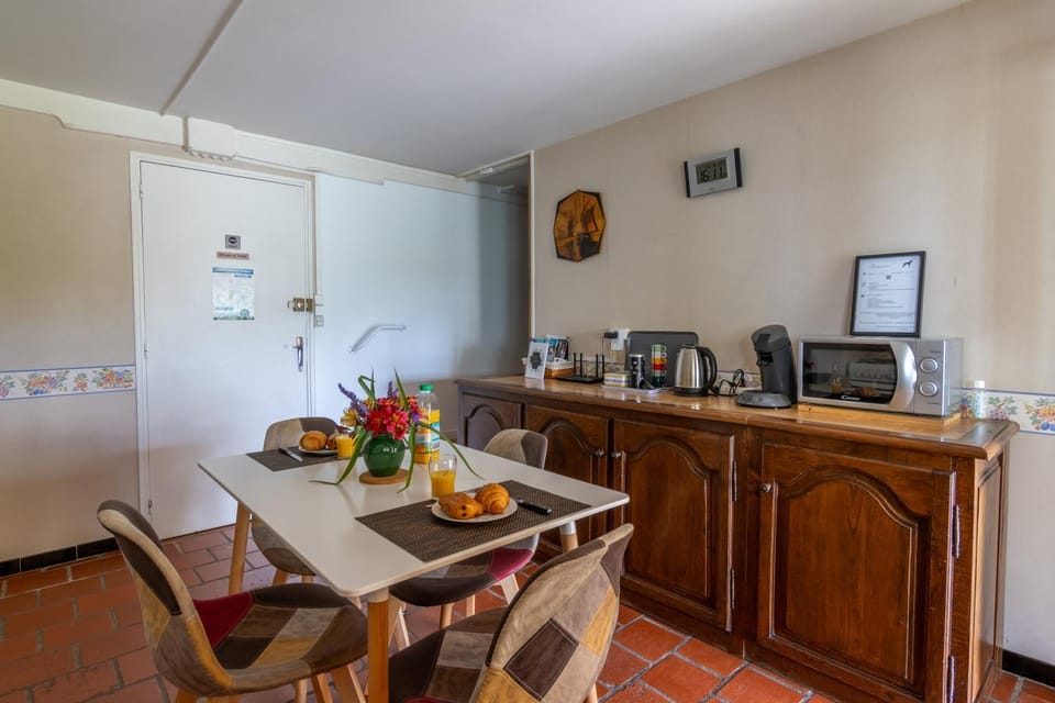 TV and multimedia, Kitchen or kitchenette, Dining area