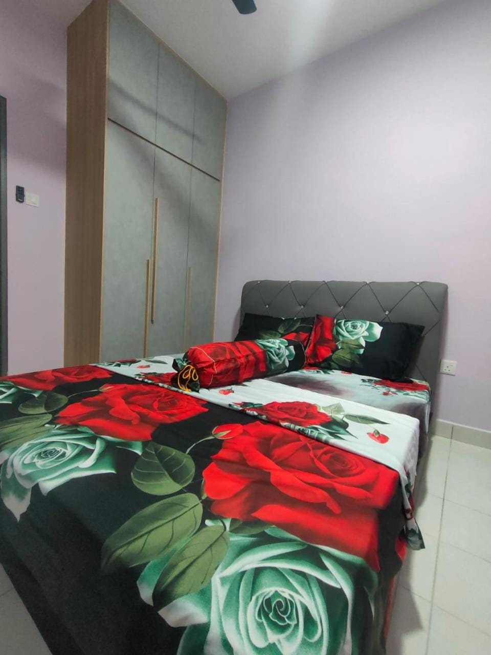 Photo of the whole room, Bedroom