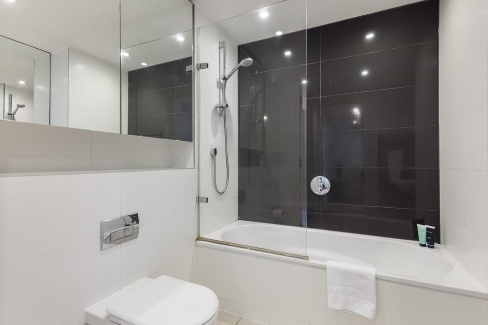 Bathroom, Bath, towels