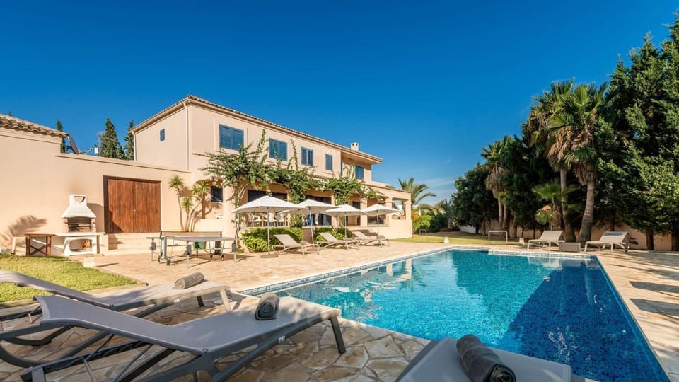 Property building, Garden, Swimming pool, sunbed