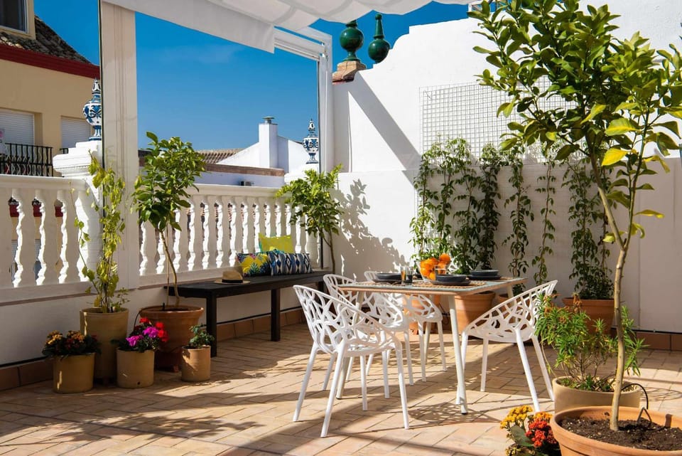 Balcony/Terrace, Living room, Decorative detail, Seating area, Dining area
