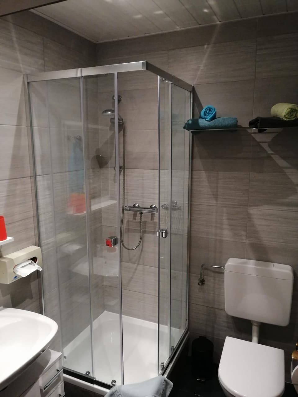 Bathroom, Photo of the whole room