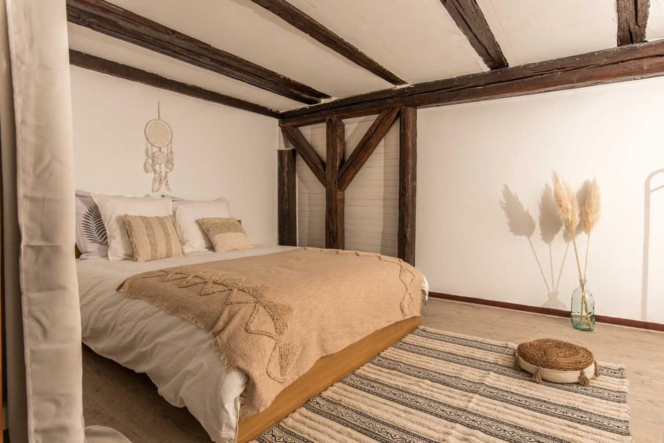 Photo of the whole room, Bedroom