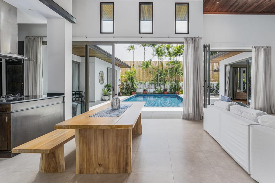 Dining area, Pool view, Swimming pool