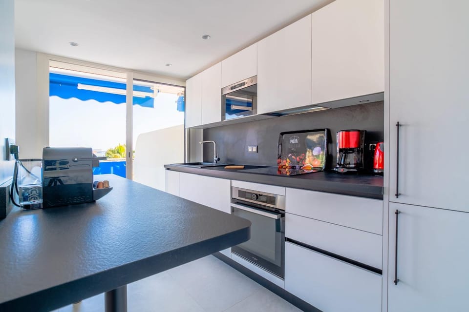 1-Br Apartment Sea View Terrace & Parking Apartment in Cannes