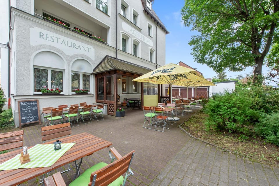 Property building, Restaurant/places to eat