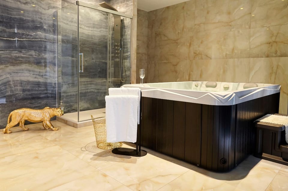 Golden Junior - JACUZZI Apartment in Rouen