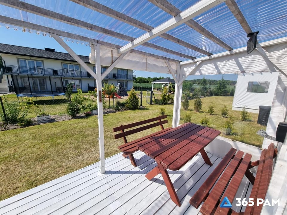 Property building, Spring, Day, Natural landscape, Garden, View (from property/room), Balcony/Terrace, Garden view