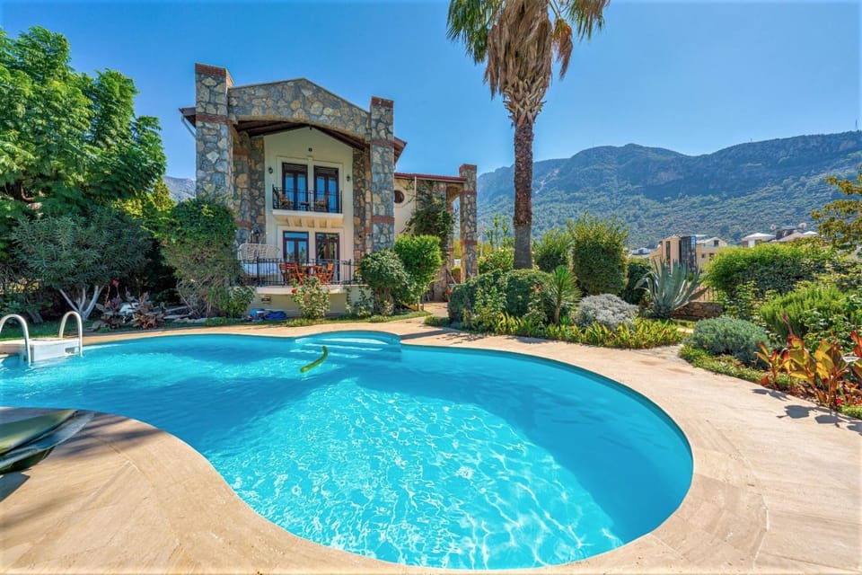Property building, Day, Garden view, Pool view, Swimming pool