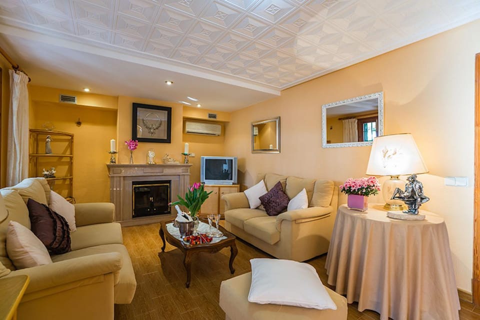 Communal lounge/ TV room, Living room
