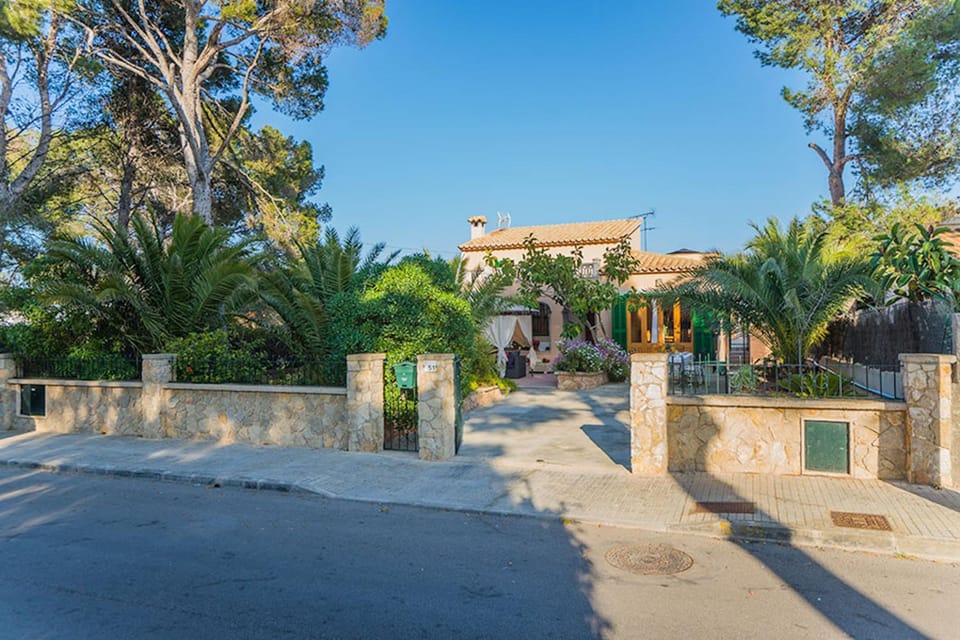 Property building, Facade/entrance, Off site