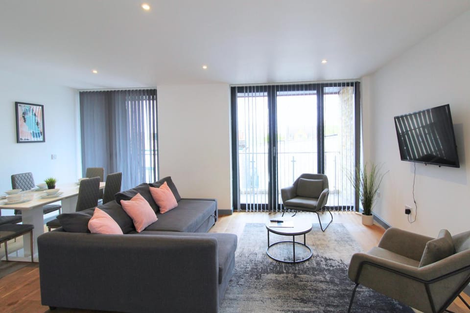 Communal lounge/ TV room, TV and multimedia, Living room, Seating area, Evening entertainment