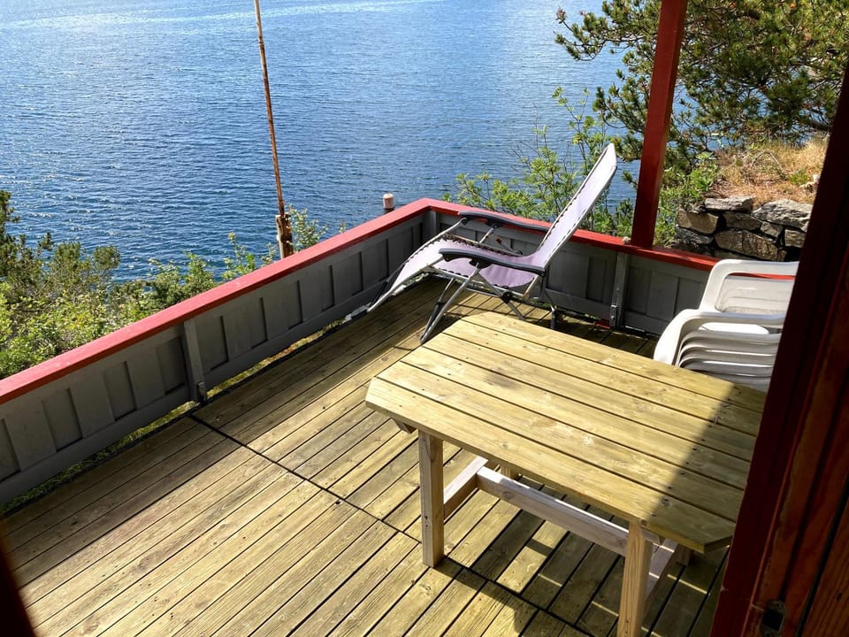 Bergen/Sotra:Waterfront cabin(s).Boat.Fish.Jacuzzi Cabin in Vestland