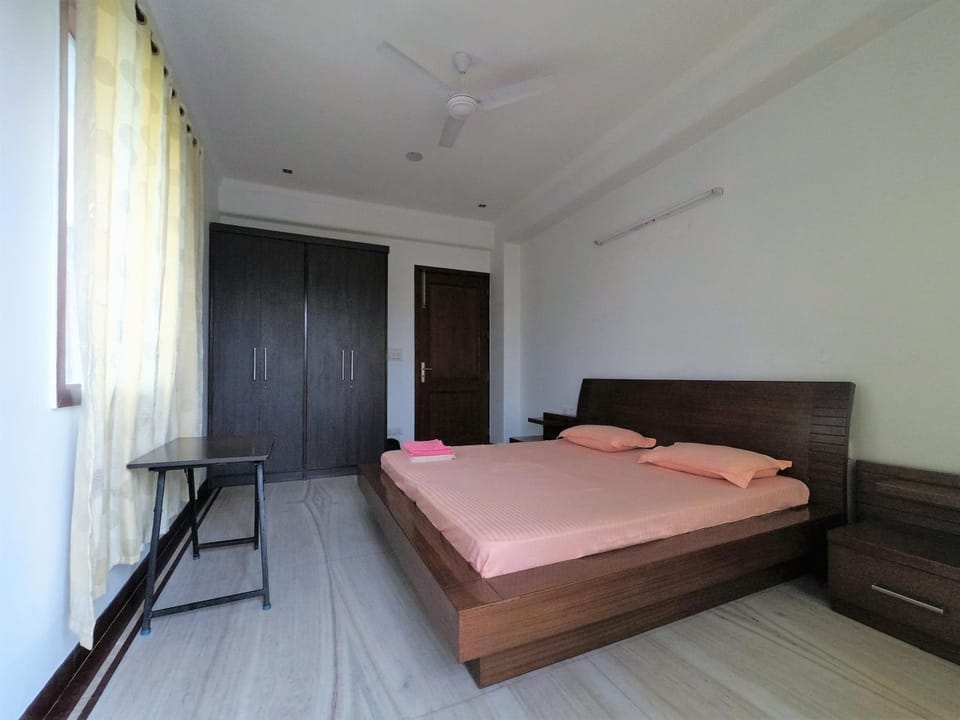 Bed, Day, Photo of the whole room, Decorative detail, Decorative detail, Bedroom, bunk bed