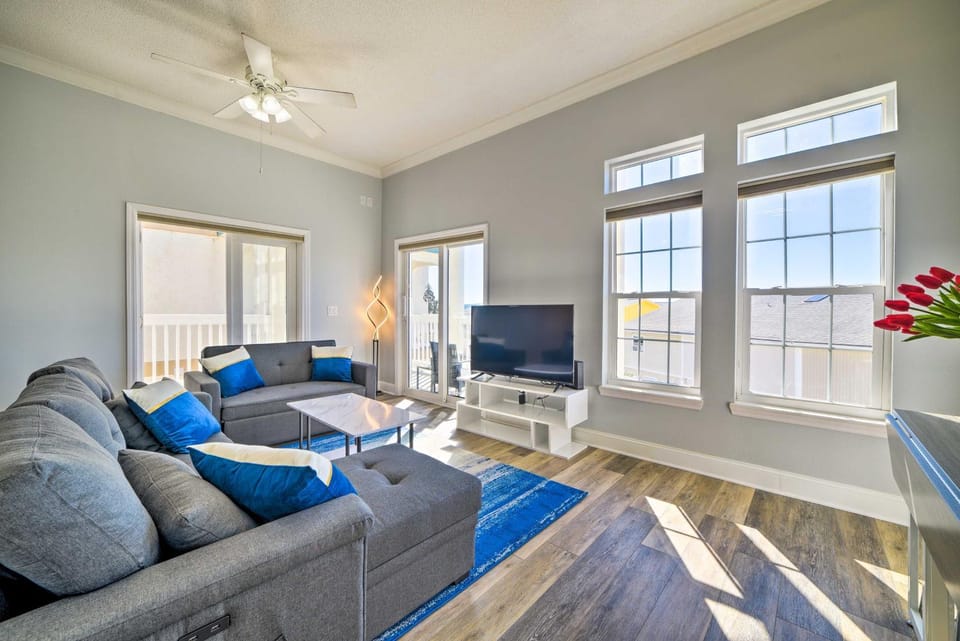 Sunny PCB Home w/ Balcony: Steps to the Beach! House in Laguna Beach