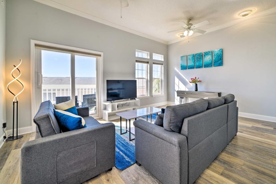 Sunny PCB Home w/ Balcony: Steps to the Beach! House in Laguna Beach