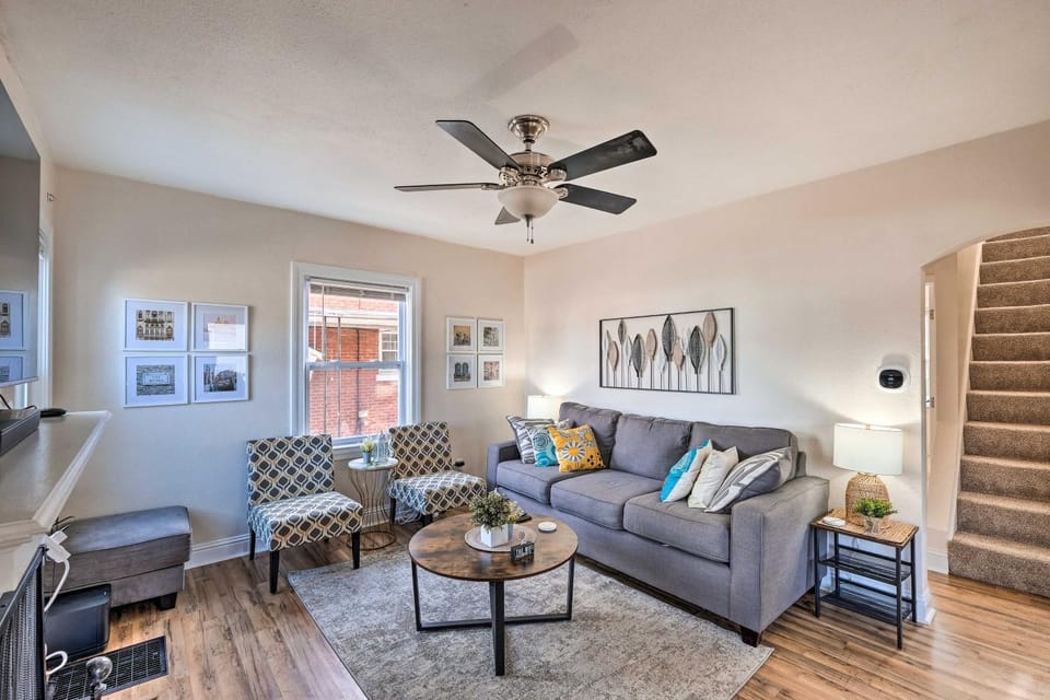 Near Churchill Downs: Pet Friendly, Fenced Yard! House in Jefferson County