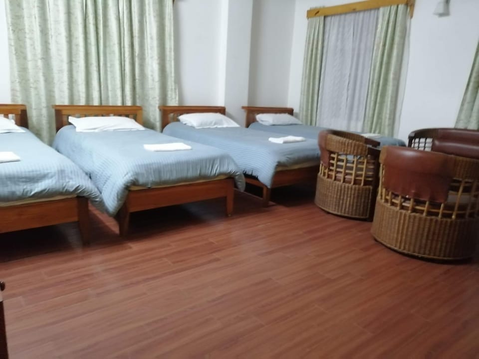Bed, Photo of the whole room, Bedroom, hair dresser, hair dresser
