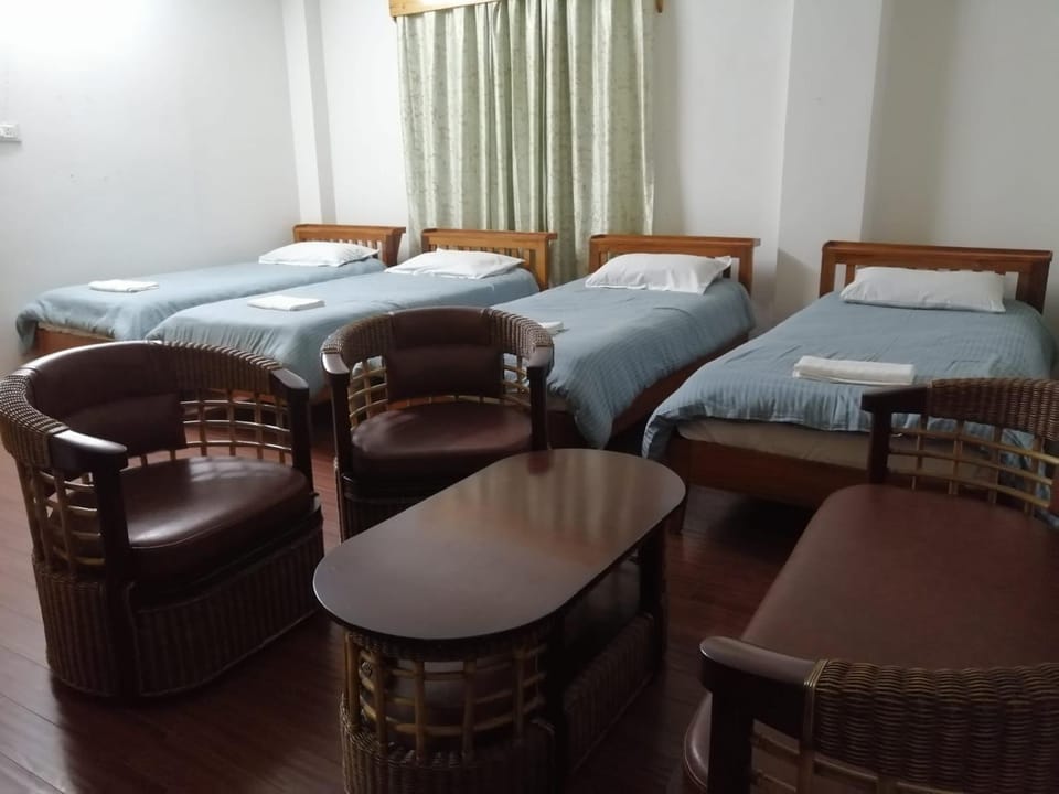 Bed, Photo of the whole room, Bedroom, hair dresser, hair dresser