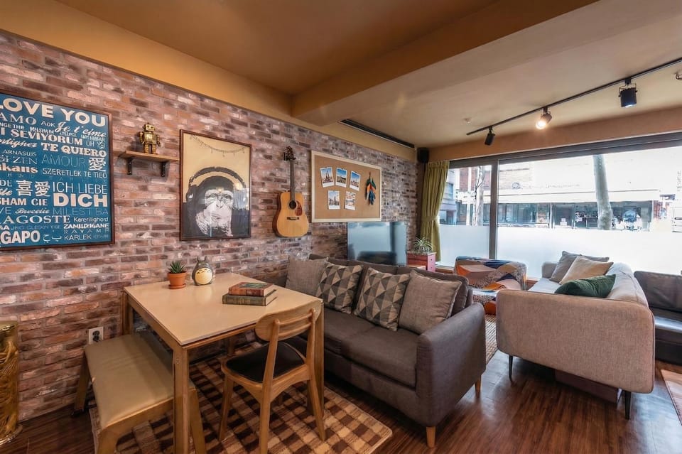 Living room, Seating area