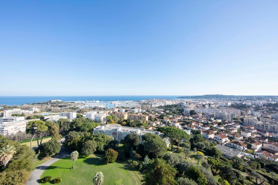 City view, Sea view
