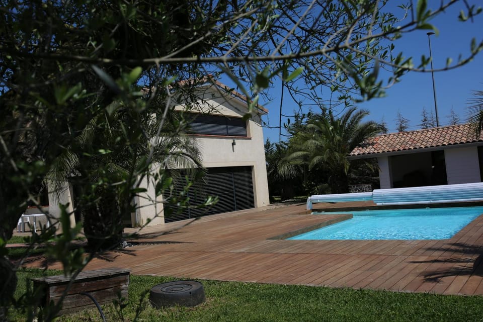 Property building, Garden, Swimming pool