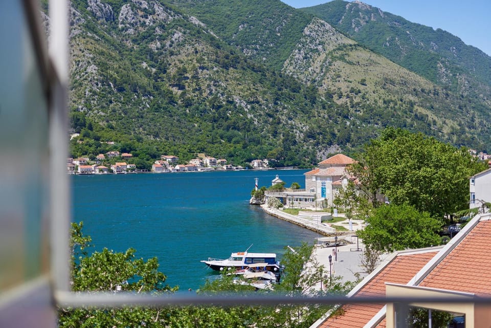 Apartment Plagenti with Sea View Apartment in Dobrota