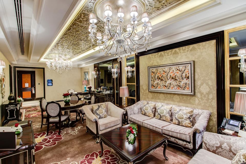 Living room, Seating area