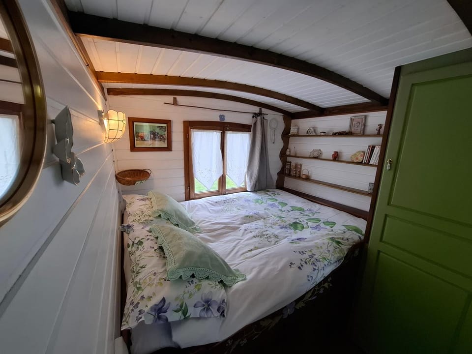 Bed, Bedroom, wardrobe