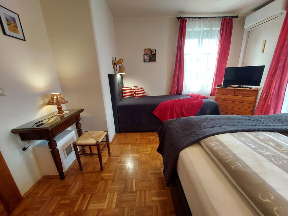 Balcony/Terrace, Bedroom, air conditioner